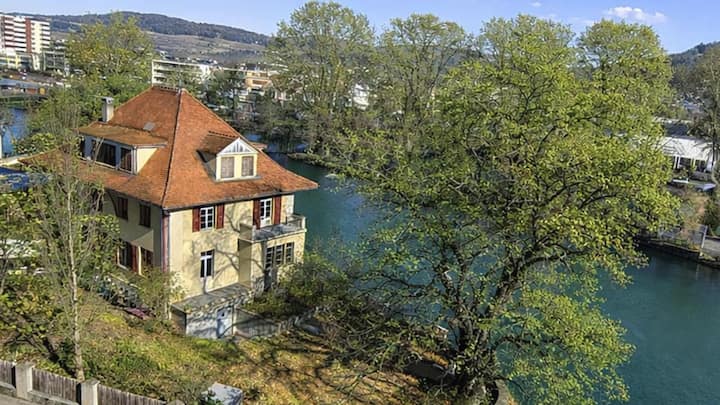 Die Villa wurde 1918 erbaut und war jahrzehntelang der Wohnsitz des Direktors der Selve-Werke.