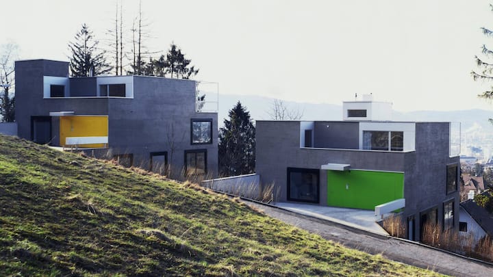 Zwei Häuser in Zürich.