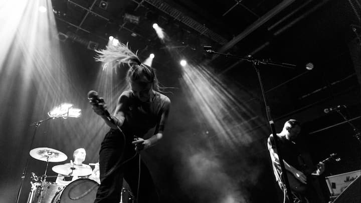 Dominique Magnusson ist Sängerin der Punkband The High Times.