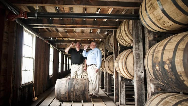 Wild Turkey Distillery: Die Brennerei wurde von den Brüdern Ripy auf einem Hügel in Lawrenceburg, Kentucky, gegründet, der heute als «Wild Turkey Hill» bekannt ist.