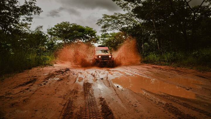 Für frühere Fahrten durch Afrika benutzte ich einen Toyota Land­ Cruiser – viel geländegängiger, aber deutlich weniger Komfort.