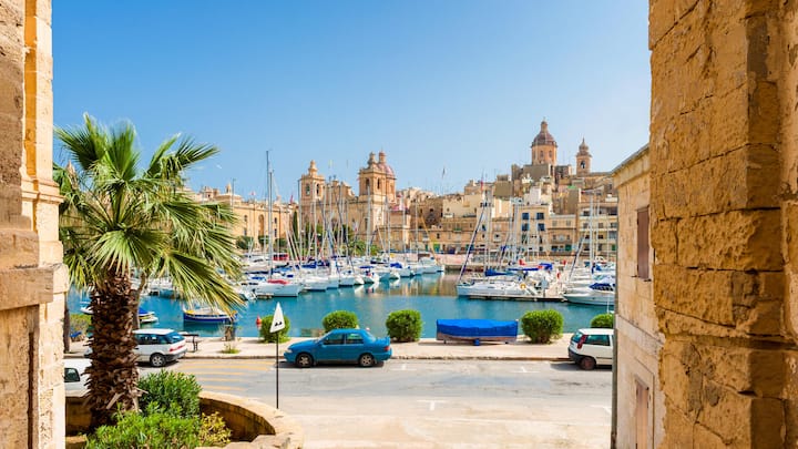 <p>Malta: Liegt quasi um die Ecke und ist auch finanziell attraktiv, wenn man einen Wohnsitz nimmt.</p>