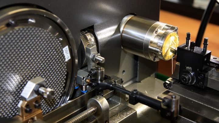 07 Audemars Piguet Gravurmaschine quer.jpg