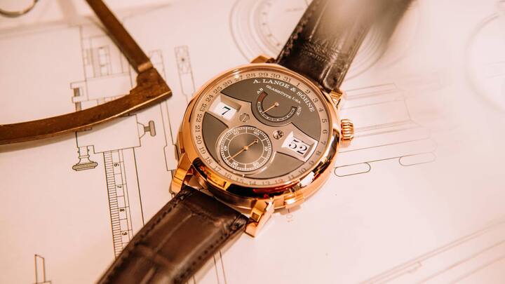 Etwa mit dem Modell Zeitwerk Date.