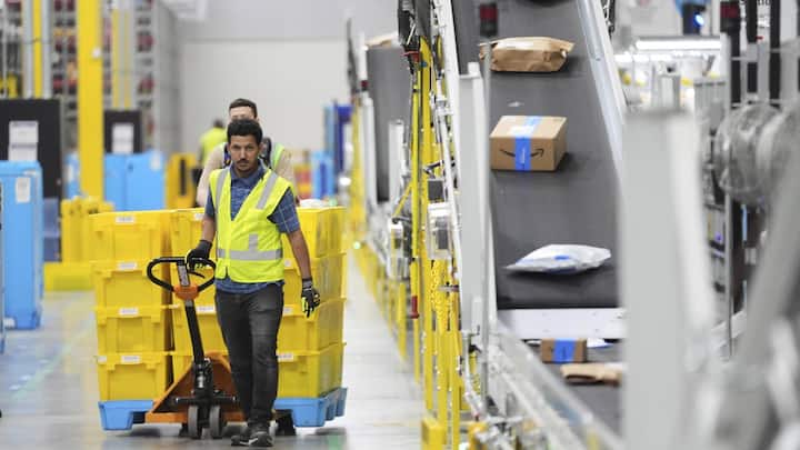 Heimische Anbieter und ­Billigplattformen wie Temu und Shein ­nehmen Amazon Marktanteile ab.