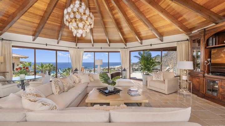 Exquisite 9 Bedroom Home with Unparalleled Luxury Amenities (c) Engel & Völkers Snell Real Estate (10).jpg
