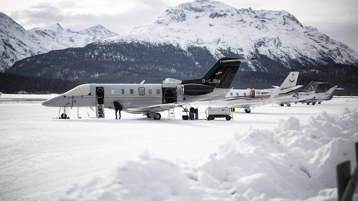 Während des WEF explo­dieren die Flugbewegungen in der Schweiz.