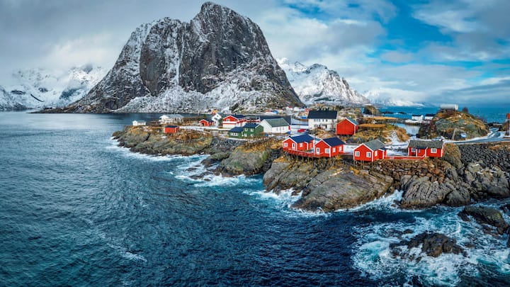 Die norwegischen Lofoten-Inseln sind spektakulär. Im Sommer kann man dort die Mitternachtssonne geniessen.