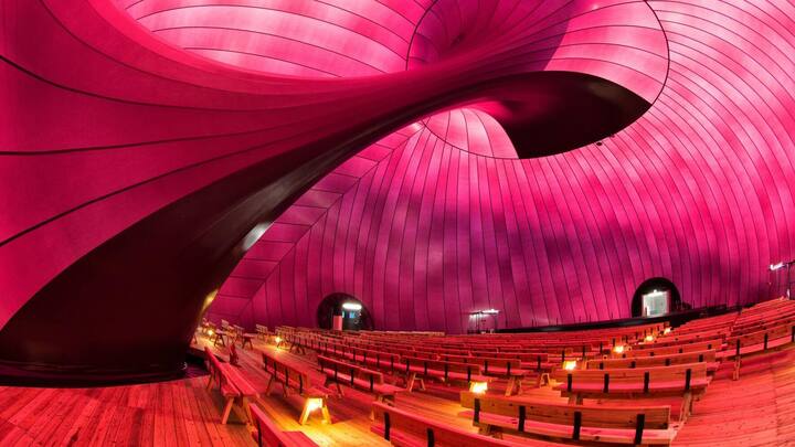 Die aufblasbare Konzerthalle ­Ark Nova komplettiert das diesjährige Festival.