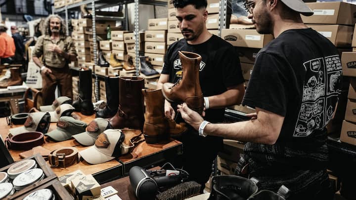 Kopfbedeckungen und Leder gehören zu den wichtigsten Themen der Messe.