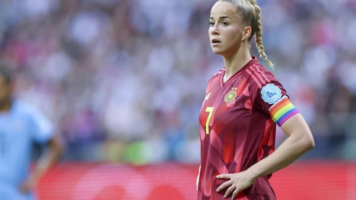 Name Giulia Gwinn Alter 26 Verein FC Bayern Karriere Kapitänin des deutschen Nationalteams, Auszeichnung als Nationalspielerin des Jahres 2019 und beste junge Spielerin an der WM 2019.