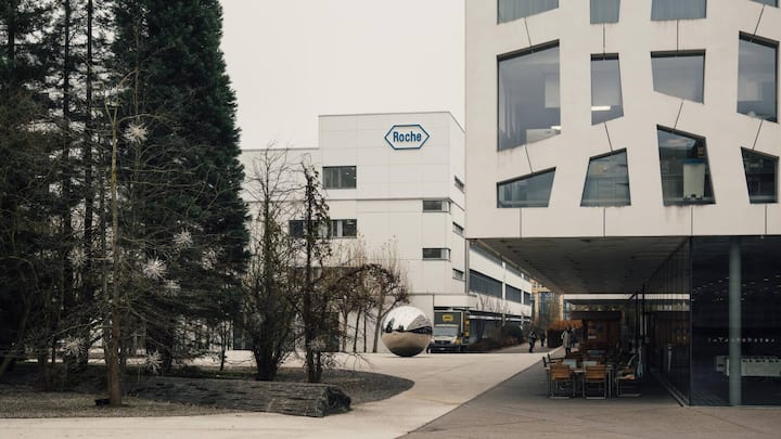 Roche war der Pharmapionier in Zug. Viele folgten. Die Basler sind heute der grösste Arbeitgeber. Fast 3000 Personen arbeiten für Roche Diagnostics in Rotkreuz.