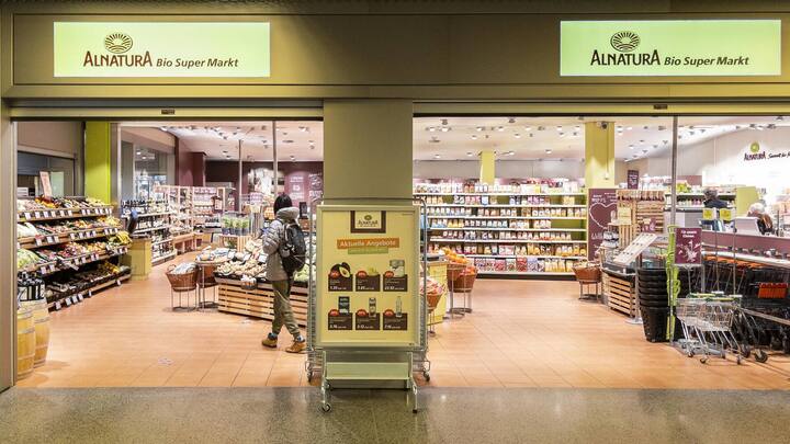 Mit dem Aus der von der Genossenschaft Zürich betriebenen Alnatura-Supermärkte werden viele Flächen frei.