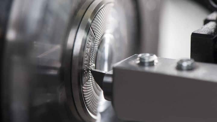 05 Guillochierter Rotor Breguet.jpg