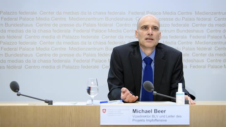 <p>BLV-Vizedirektor Michael Beer informierte an einem runden Tisch über die Forderungen des Bundes.</p>