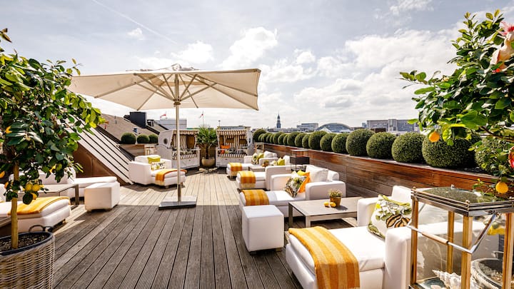 <p>Vier Jahreszeiten</p>
<p>Das am besten gehütete Geheimnis Hamburgs: die 300 Quadratmeter grosse Dachterrasse.</p>