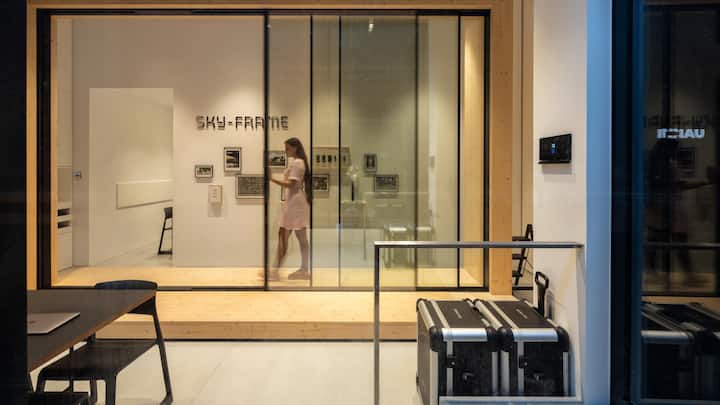 <p>Dubai ist dank einer unverhofften Partnerschaft ein Absatzmarkt. Im Herbst eröffnet Sky-Frame einen Showroom. Gleichzeitig wird bereits ein grösserer gesucht.</p>