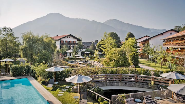 <p>Das Hotel ­Bachmair Weissach ist ein Ankerpunkt in der Region.</p>