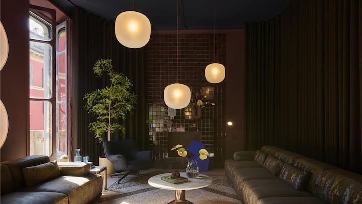 <p>Zum Aufwärmen: Dunkle Farben, weiche Stoffe und viel Atmosphäre.</p>
<p>www.muuto.com</p>