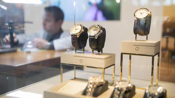<p>Uhren locken Kundinnen und Kunden noch in den stationären Handel. (Symbolbild)</p>