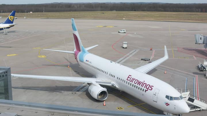 <p>Eine Eurowings-Maschine am Flughafen Köln/Bonn.</p>