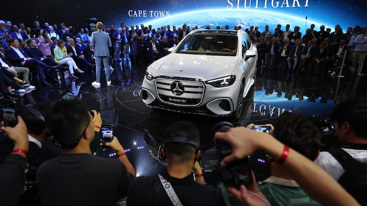 <p>Mercedes stellt auf der IAA den neuen elektrischen SUV GLC vor.</p>