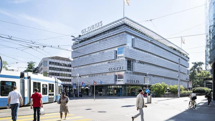 <p>Nummer eins: Der Globus am Zürcher Löwenplatz wurde gegenüber den Signa-Investoren einst auf 1,3 Milliarden Euro geschätzt.</p>