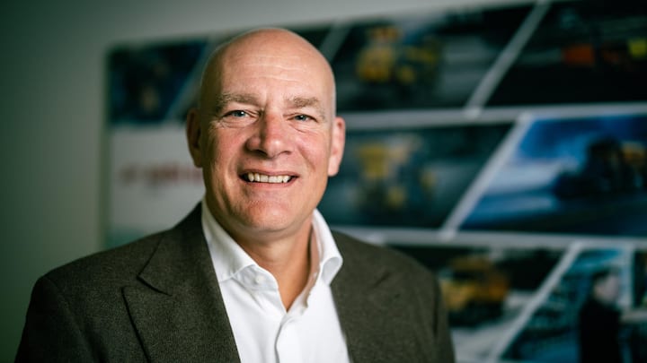 <p>Barend Fruithof, Chef von Aebi Schmidt und «Krisenmanager» von Peter Spuhler, lernte Bauer. Heute kann er mit der Kundschaft seiner Aebi-Landmaschinen locker mithalten.</p>