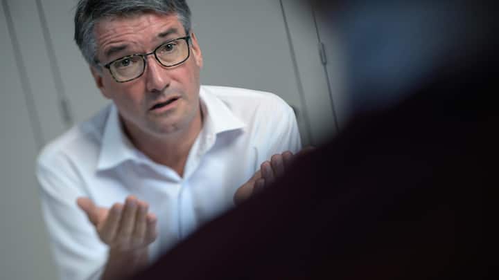 <p>Levrat ärgert sich darüber, dass hohe Erwartungen an die Post gestellt werden und sie gleichzeitig immer mehr in ihrem Handlungsspielraum eingeschränkt werden soll.</p>