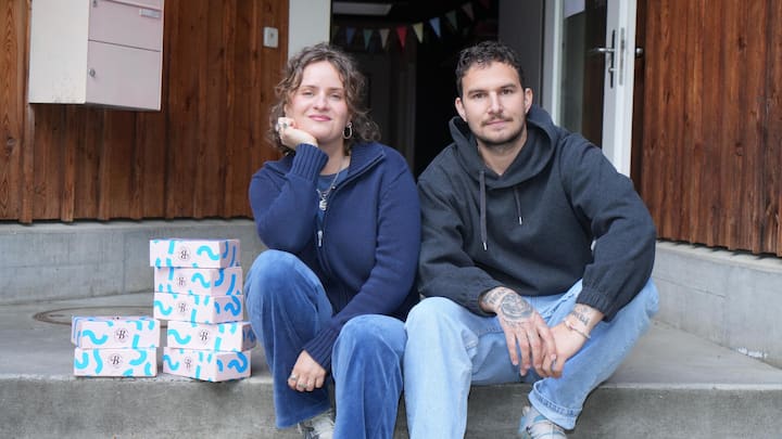 <p>Die Crowd wünscht alles ohne Tier für 1,18 Millionen Franken in der zweiten, und 1,4 Millionen Franken in der ersten Runde: Die vegane Bäckerei Bakery Bakery, gegründet von Lycra Stattmann und Kevin Schmid, verkauft Schoggigipfeli, Broteund mehr an acht Standorten in der Schweiz.</p>