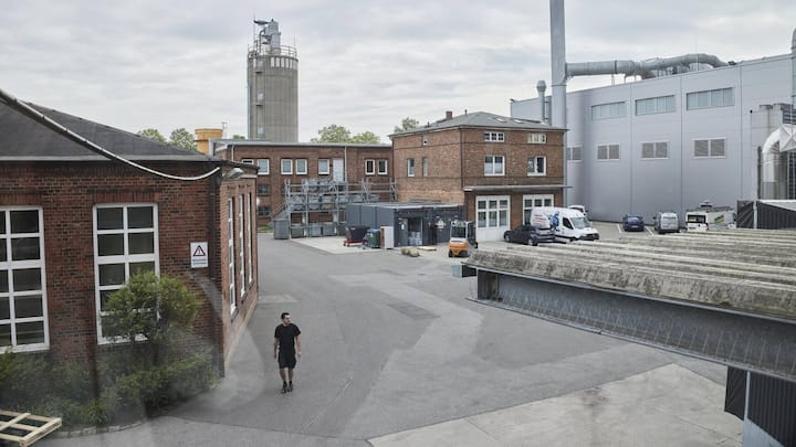 Die moderne Lackiererei auf dem traditionellen Fabrikgelände wurde vor zehn Jahren eingeweiht.