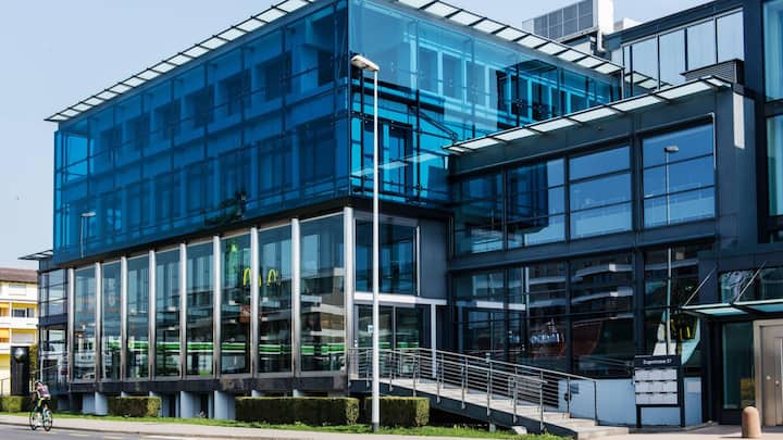 <p>Der zukünftige Firmensitz im ehemaligen Gebäude der Partners Group in Baar.</p>