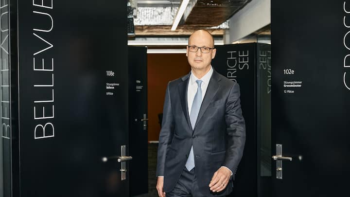 <p>Finma-Chef Stefan Walter muss die UBS regulieren. Für die Versicherer bleibt wenig Zeit.</p>