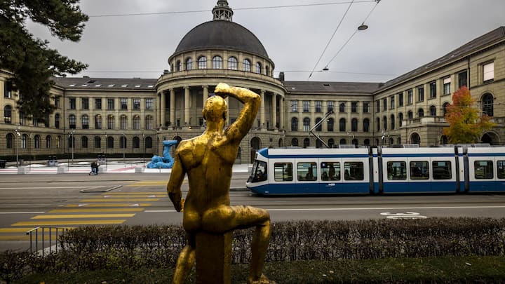 <p>Kunst und Wissenschaft: «Der Genesende» von Otto Charles Baenninger vor der ETH Zürich. </p>