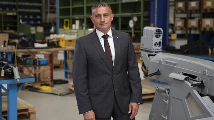 <p>Oliver Dürr, der Spartenchef für Luftwehr der Rheinmetall, führt seit 2022 in Zürich-Oerlikon die Entwicklung der Drohenabwehrkanone, die früher eine Schiffskanone für die Navy war.</p>