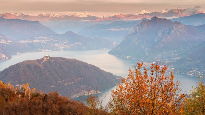 <p>Vom Südufer des Lago d'Iseo bis nach Brescia erstreckt sich die Franciacorta. In den letzten 15 Jahren legten Absatz und Export des flaschenvergorenen Spumante kontinuierlich zu. </p>