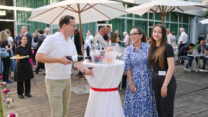 Von links: Sebastian Blaich, Rudolf Bindella Weinbau-Weinhandel AG; Jda Hess, Ringier; Kinga Bak, Ringier