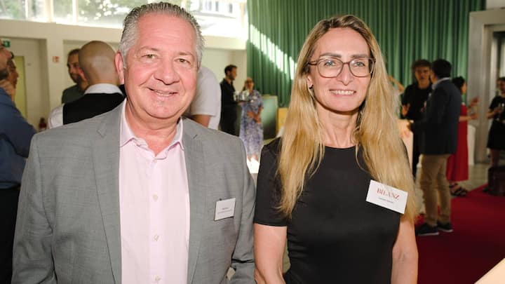 Von links: Beat Ruch, Bank Thalwil Genossenschaft; Carmen Schirm, Ringier