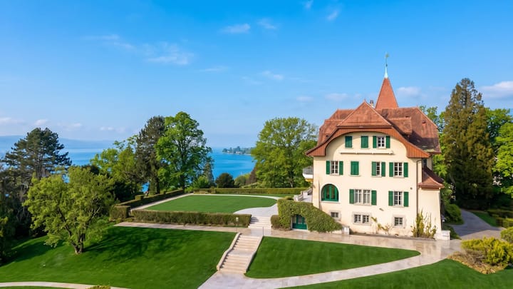 Grosse Gartenanlage, Panoramaterrasse und Seeblick: Den Sprösslingen der Superreichen soll es an nichts fehlen.