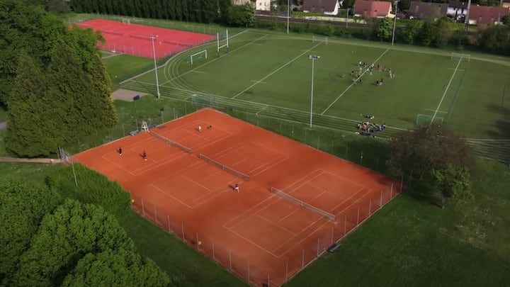 Die Jugendlichen müssen einmal pro Tag Sport machen.