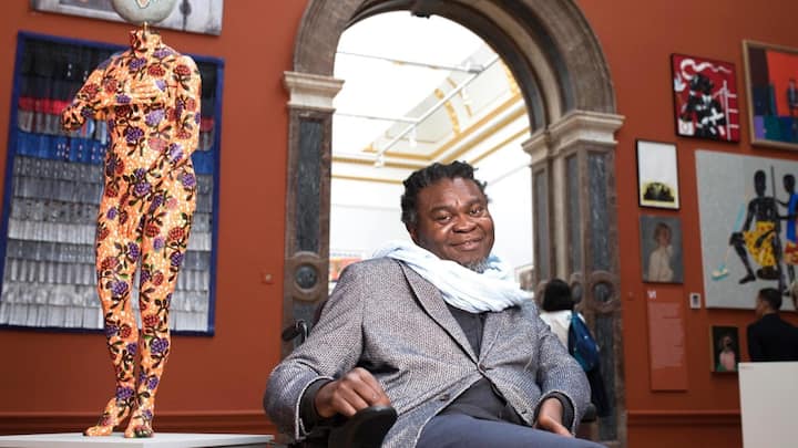 <p>Yinka Shonibare: Der britisch-nige­rianische Künstler war 2025 einer der prominenten Gäste der Lagos Art Week.</p>