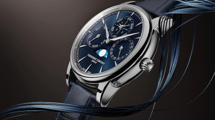 <p>Die Uhr gibt es auch mit blauem Zifferblatt.</p>