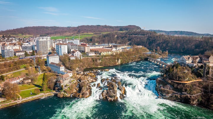 Auf dem SIG-Areal (links im Bild) entsteht das grösste Hotel der Region Schaffhausen.