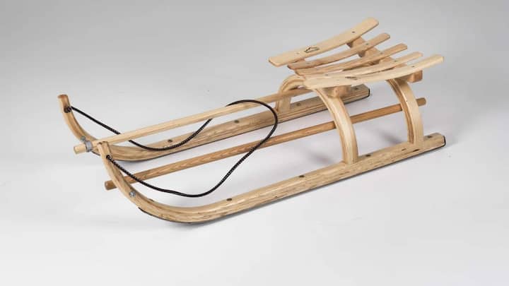 Für den Designfreak Modell: Beggrieder Rodel Hersteller: Ambauen Treppen AG Herkunftsort: Beckenried NW Preis: 490 Franken Webpage: holzschlitten.ch