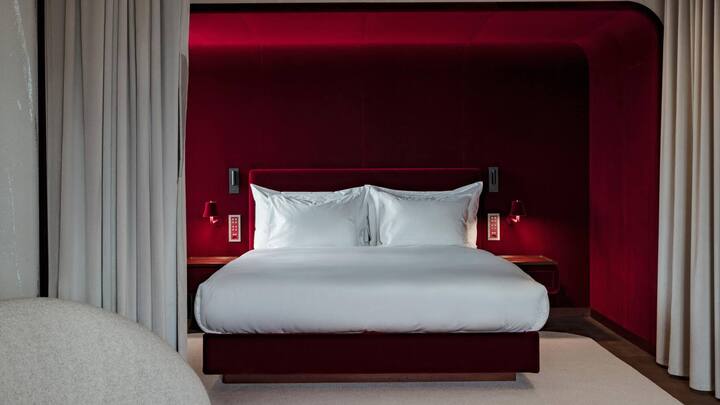 Les Trois Rois Das Architekturbüro Herzog & de Meuron hat das neobarocke Gebäude an der Basler Schifflände im Innern neu gestaltet.