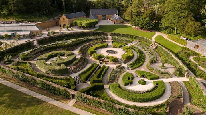 The Newt in Somerset
Entstanden aus einem alten Landsitz, setzt das Hotel auf Nachhaltigkeit und einen respektvollen Umgang mit der Natur.