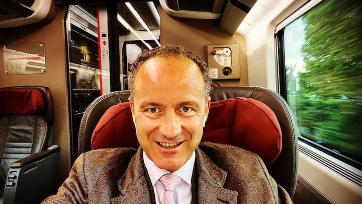 <p>Pierre Louvrier will mit seiner Clementy Schuman Legacy Foundation in die Highlight-Gruppe investieren. Wieso, weiss bislang niemand.</p>