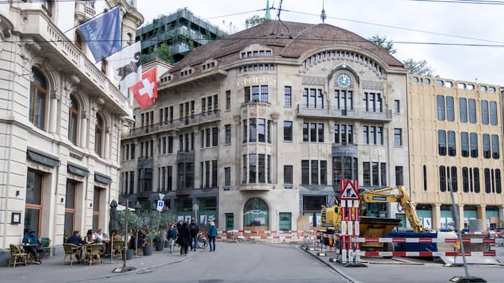<p>Warenhaus mit historischer Fassade und begrüntem Dachgarten: Der Globus am Basler Marktplatz. </p>