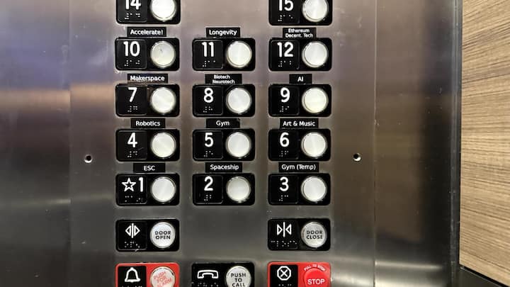 <p>Robotik, KI, Longevity: Im Frontier Tower ist jedes einzelne Stockwerk einer anderen Zukunft gewidmet.</p>