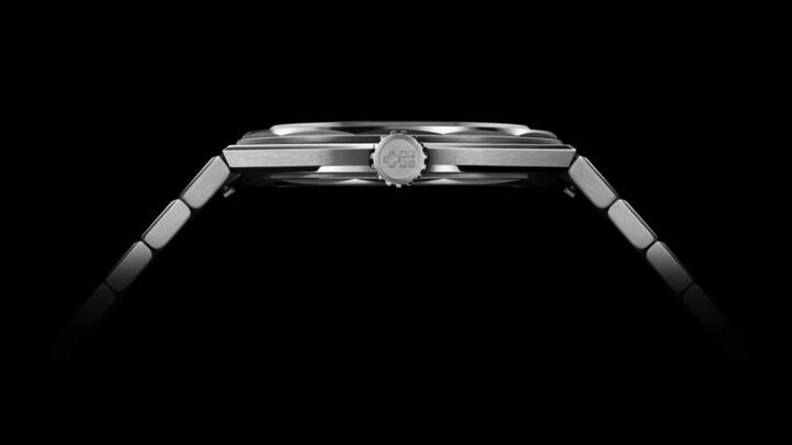 Die Uhr ist 6,6 mm hoch.